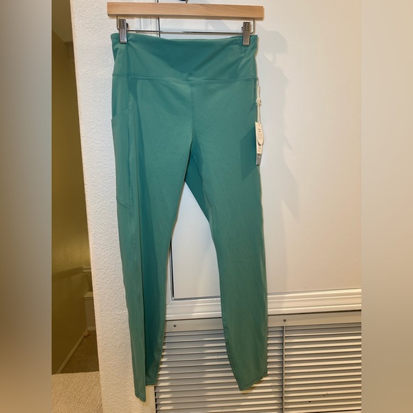 NWT Vuori Stride Leggings in Basil Green Size Medium - Picture 4 of 8